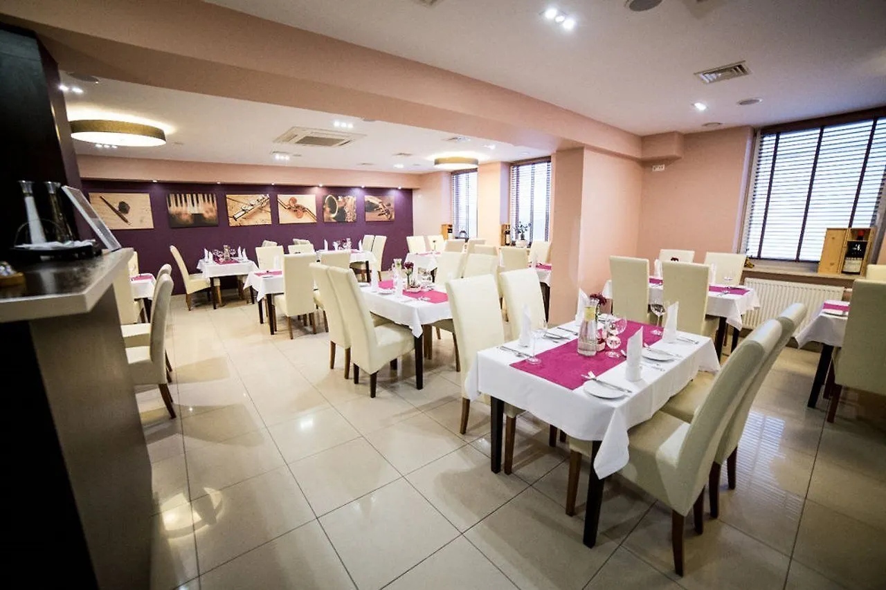 Hotel Mazovia Airport Modlin Новы-Двур-Мазовецкий 3*,  Польша