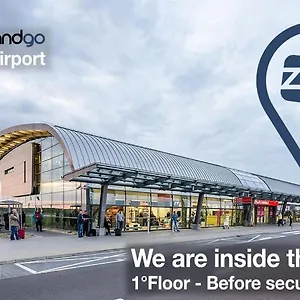 Капсульный отель Resting Pods - Zzzleepandgo Modlin Airport Wmi, Новы-Двур-Мазовецкий